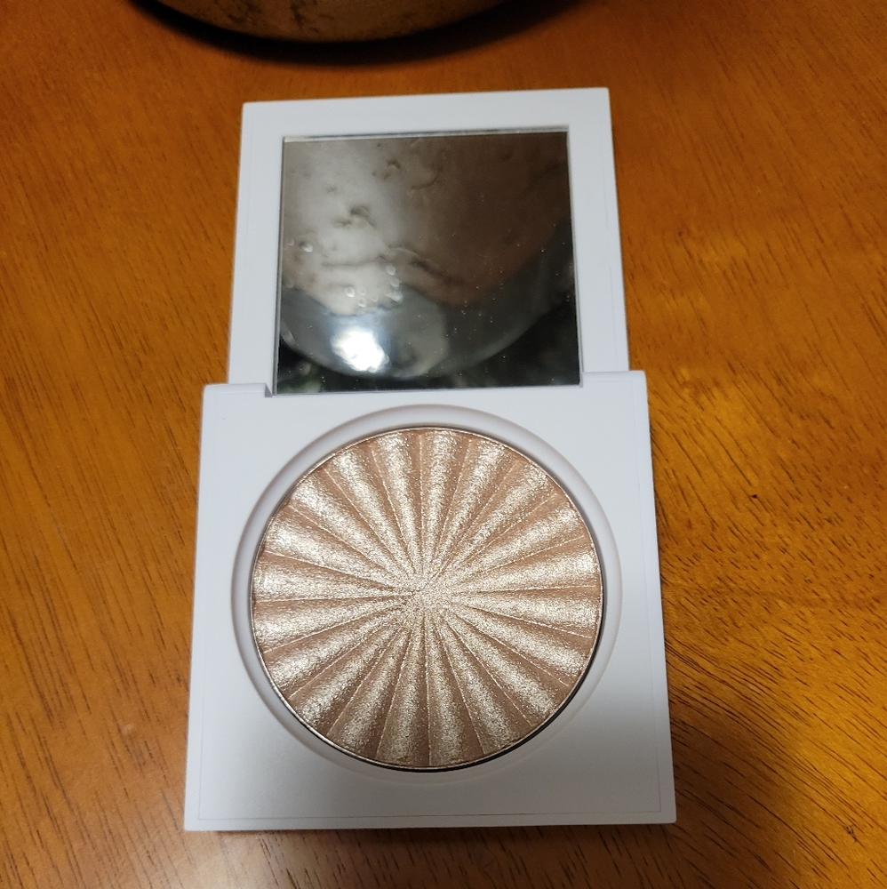 Ofra Highlighter in Sea Shimmer